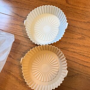 Air Fryer Silicone 'pans' increases baking effect by 10%.  Set of two NEW